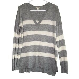 Gap Wool Blend Oversized Classic Striped Gray and Cream V-Neck Sweater Size‎ M